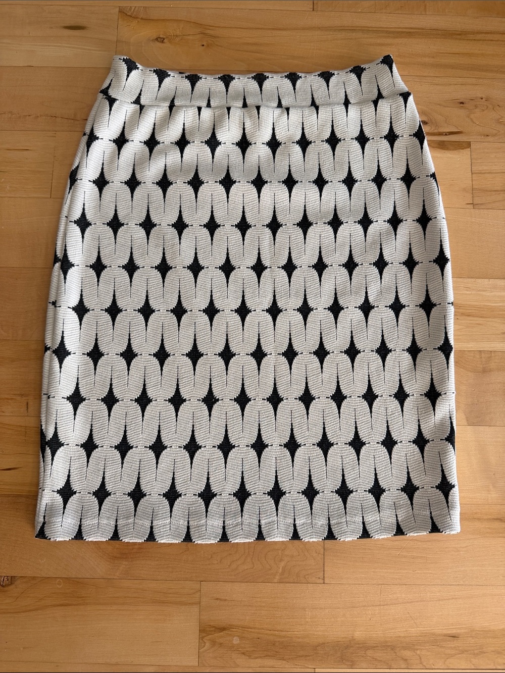 Black & White Patterned Knit Pencil Skirt